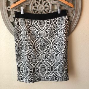 Worthington silver with black Damask skirt 2P